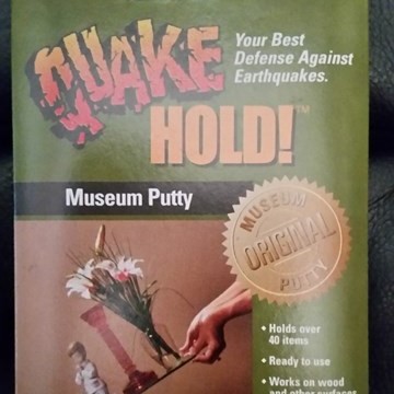 Quake Hold Museum Wax Clear 4 oz.